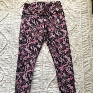 Floral pattern cropped yoga pants